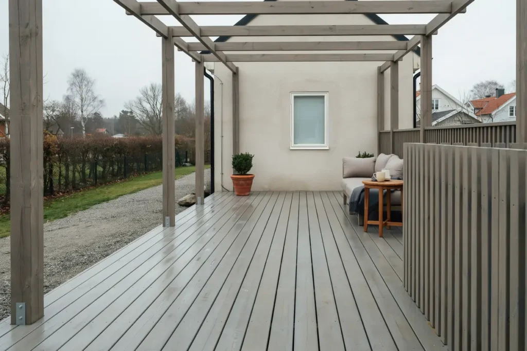 f rdigst lld altan med pergola och insynsskydd i bergsj n